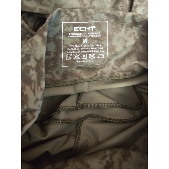 Echt Half Zip Camo Sleeveless Crop Top and Legging Set Medium - Picture 6 of 7